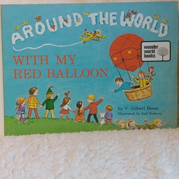 Bundle of 4 wonder world books - Picture 3 of 5